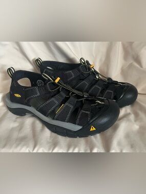 KEEN Men's Newport H2 Water Sandal with Toe Protection